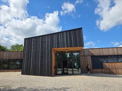 Dům přírody u Koněpruských jeskyň (foto redakce).