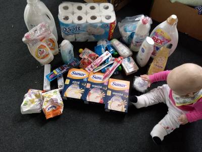 Materiální pomoc od Fandi mámám (foto archiv FM).