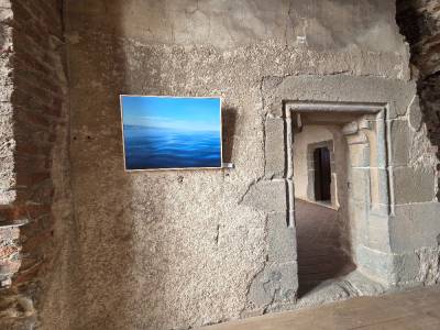 Hrad Točník červenec 2025 - výstava obrazů Lucie Novotné (foto redakce).