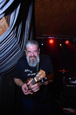 Kapela Hluchý Dovrat - Břéťa Jančík (foto Marie Hartmanová).