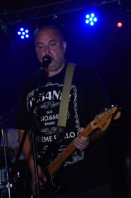 Kapela Hluchý Dovrat - Kamil Hric (foto Marie Hartmanová).