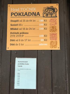 Hrad Točník červenec 2025 - aktuální vstupné (foto redakce).