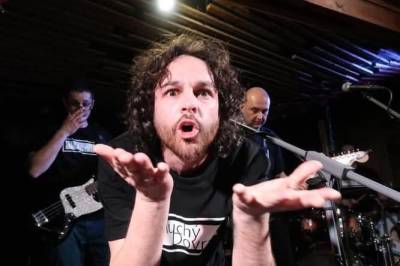 KAPELA HLUCHÝ DOVRAT (archiv kapely).