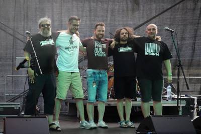 KAPELA HLUCHÝ DOVRAT (archiv kapely).