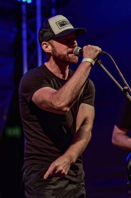 KAPELA HLUCHÝ DOVRAT (archiv kapely).