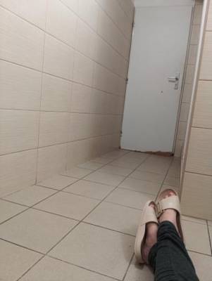 Koupelna je noční útočiště A. - v pokoji spí totiž syn a nechce jej rušit (archiv A.).