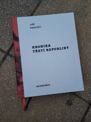 Kniha Jiřího Padevěta KRONIKA TŘETÍ REPUBLIKY (foto archiv JP).