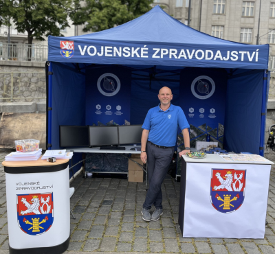 Stan Vojenského zpravodajství na Náplavce v Praze - květen 2025 (foto archiv VZ).