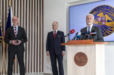 Prezident Petr Pavel, ředitel BIS Michal Koudelka a mluvčí BIS Ladislav Šticha (foto archiv BIS).