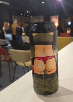 VIP pivní speciál RUDÁ TANGA vojínky Horákové (foto redakce).