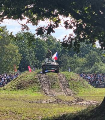 Ukázky na 21. Tankovém dni v Lešanech (foto redakce).
