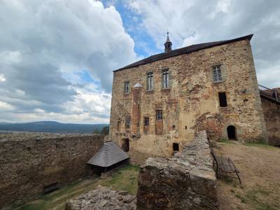 Hrad Točník červenec 2025 (foto redakce).