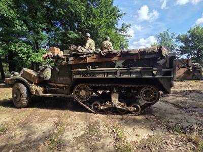 Ukázky na 21. Tankovém dni v Lešanech (foto redakce).