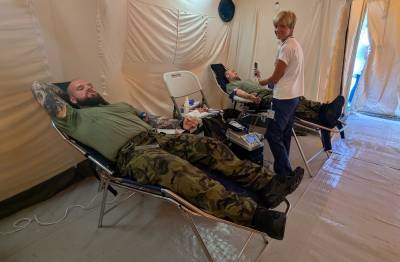 Mobilní odběry krve - tým Oddělení hematologie a krevní transfuze ÚVN (foto archiv ÚVN).