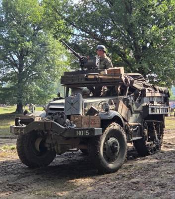 Ukázky na 21. Tankovém dni v Lešanech (foto redakce).